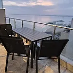 East Marina View Apartman *