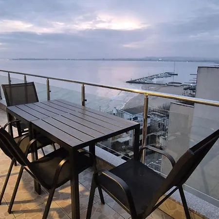East Marina View Апартамент