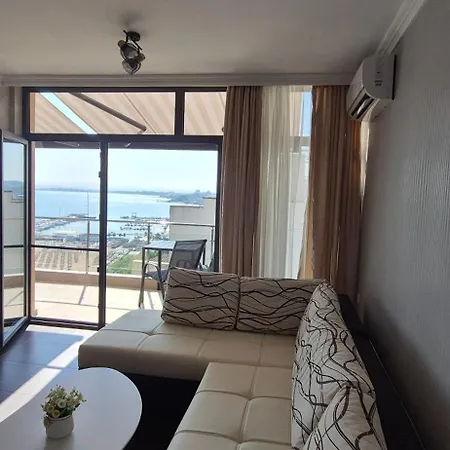 Апартамент East Marina View *