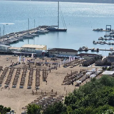 East Marina View Апартамент *