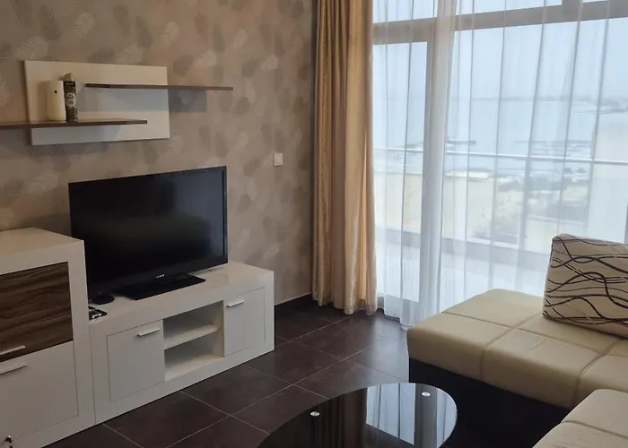 East Marina View شقة